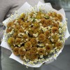 21 оранжевая хризантема Дориа Оранж с ромашкой
